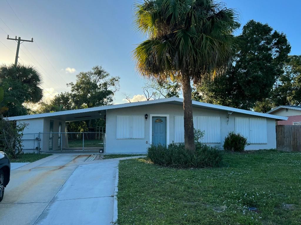 Photo of 1219 S 10th Street, Fort Pierce, FL 34950 (MLS # R11149448)