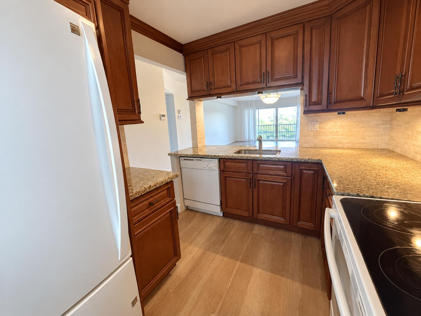 1427 E Hillsboro Boulevard Apt 528