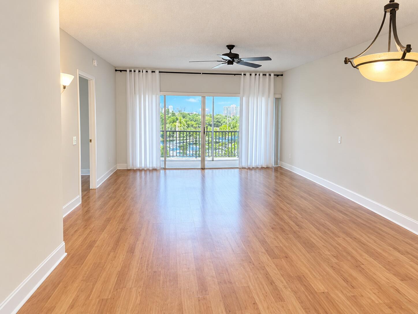 1427 E Hillsboro Boulevard Apt 528
