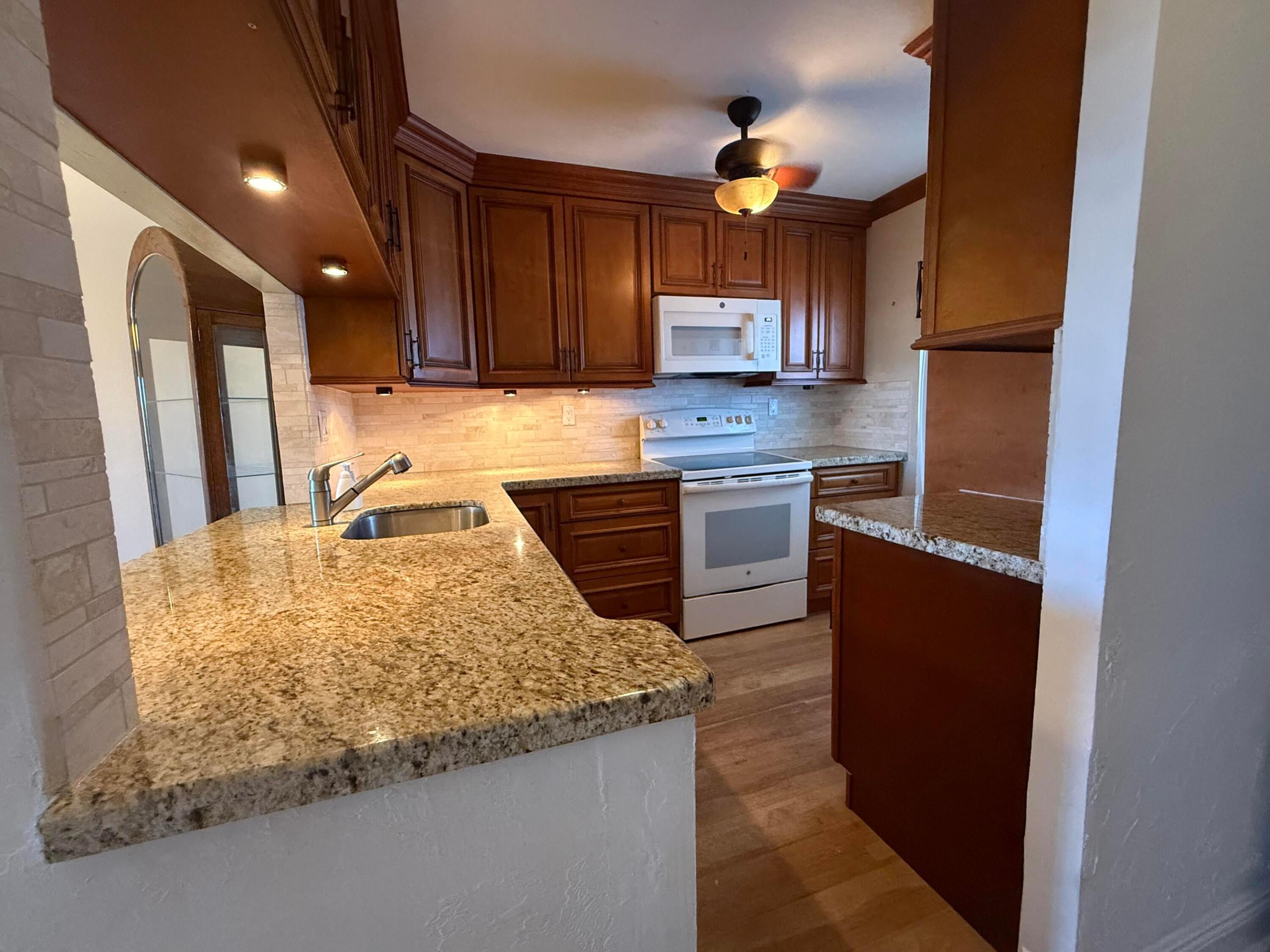 1427 E Hillsboro Boulevard Apt 528