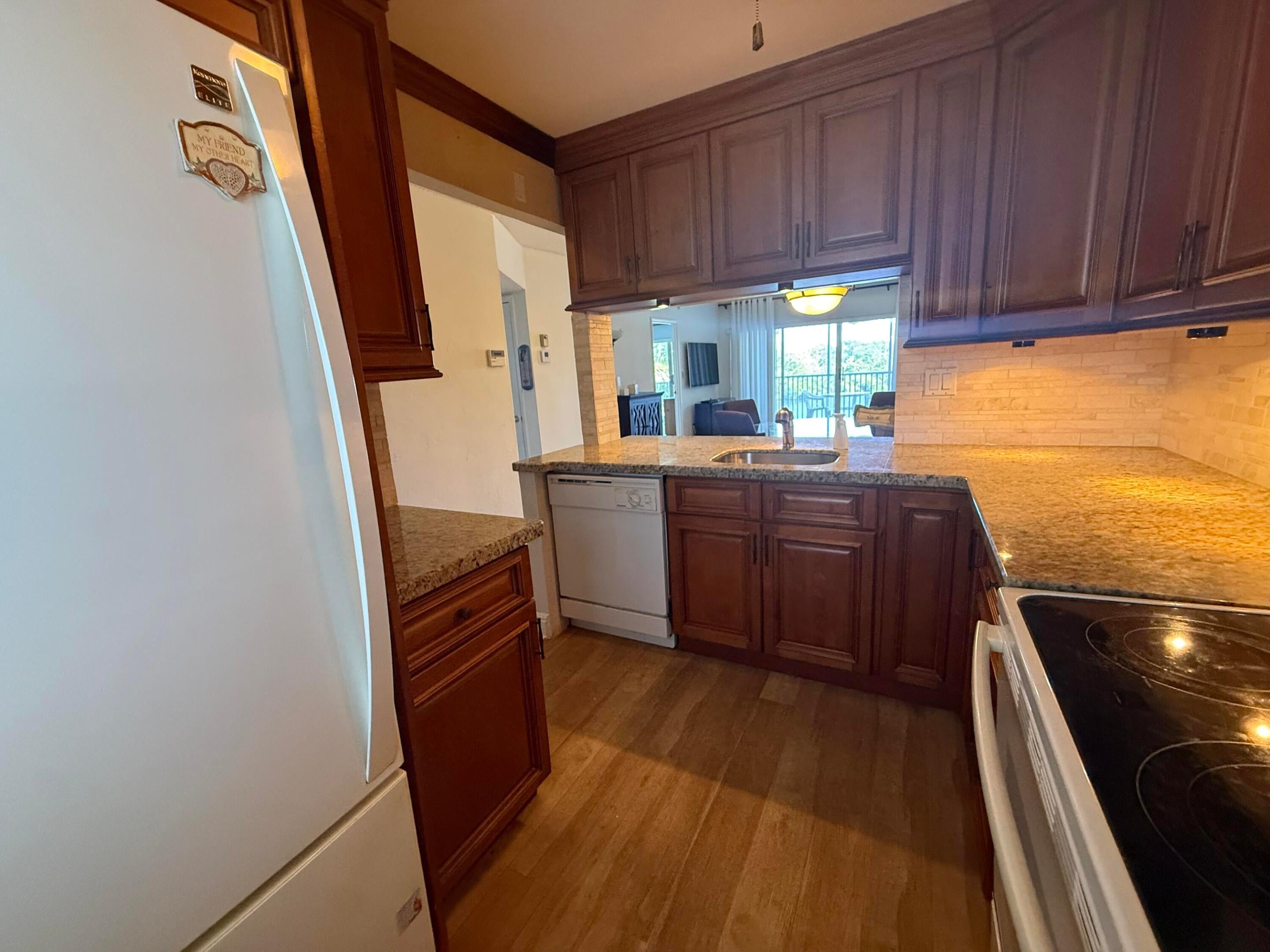 1427 E Hillsboro Boulevard Apt 528