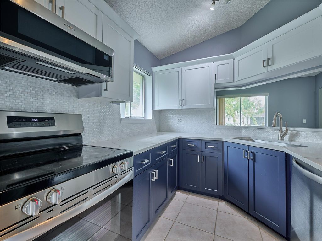 Photo of 6540 Chasewood Dr #F, Jupiter, FL 33458 (MLS # F10529400)