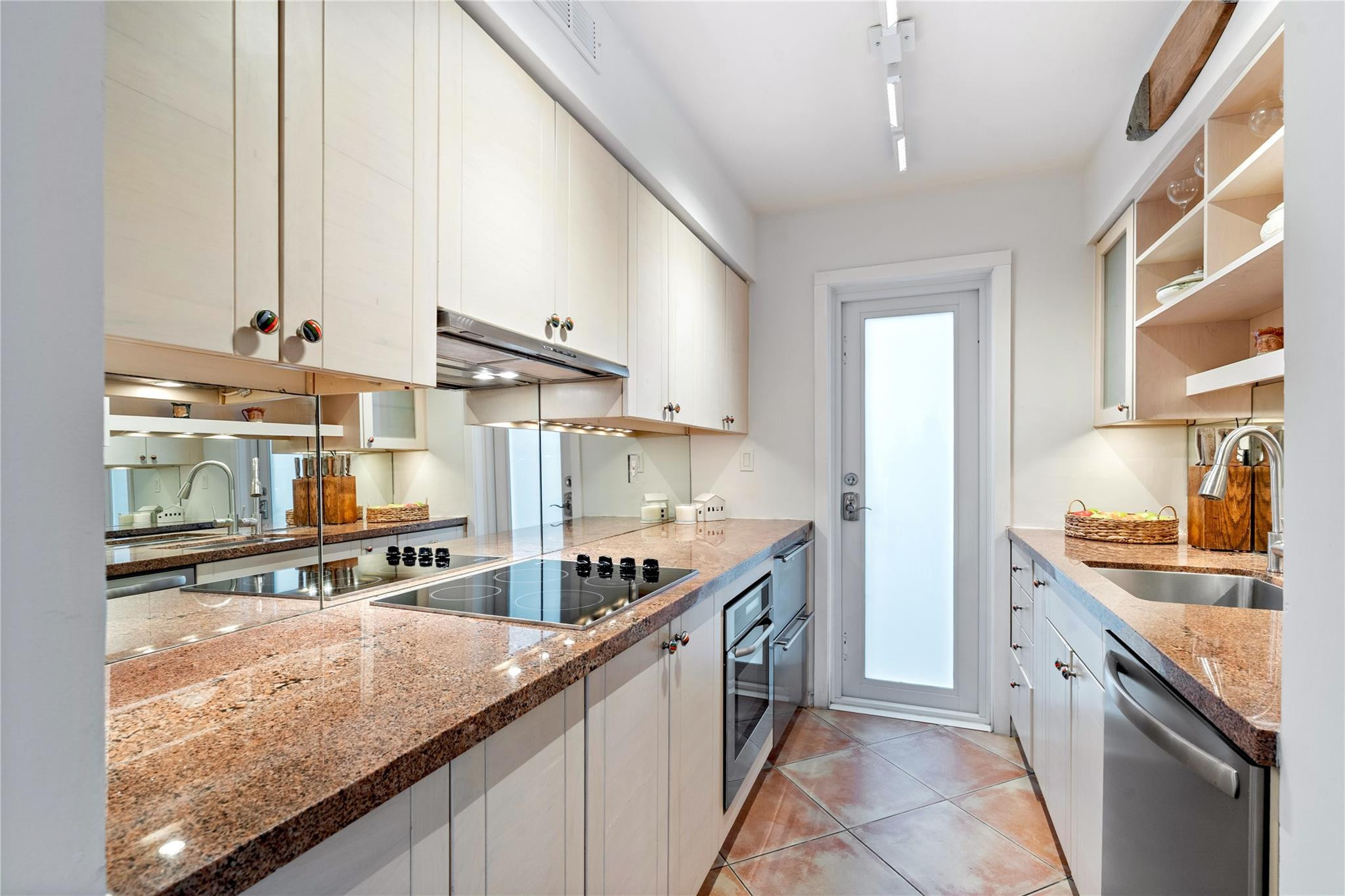 2740 Yacht Club Boulevard 9D