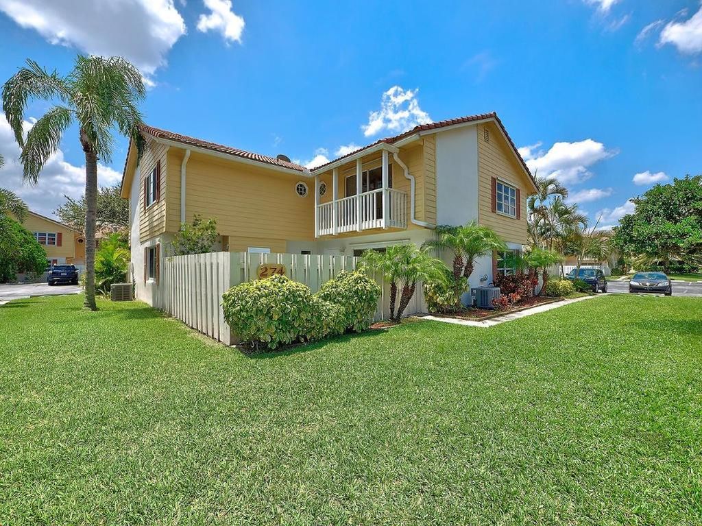 Photo of 274 Seabreeze Circle, Jupiter, FL 33477 (MLS # R11145495)