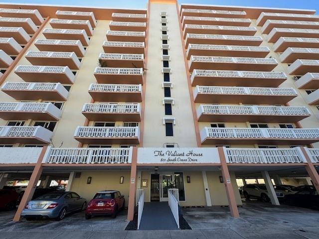 LARGE ONEBEDROOM, FULLY RENOVATED, NEW KITCHEN AND BATHS, AND THIS UNIT HAS A EXTRA ROOM THAT IS USED FOR A QUEST ROOM, BUT COULD BE OFFICE, OR DEN,, WASHER/AND DRYER IN THE UNIT.
ALL NEW APPLIANCES,, LARGE BALCONY
BEAUTIFUL UNIT, WALK IN CLOSET,, CONDO BUILDING HAS AMAZING POOL, AND GYM