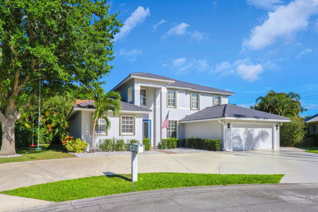 Photo of 452 Oriole Circle, Jupiter, FL 33458 (MLS # R10971959)