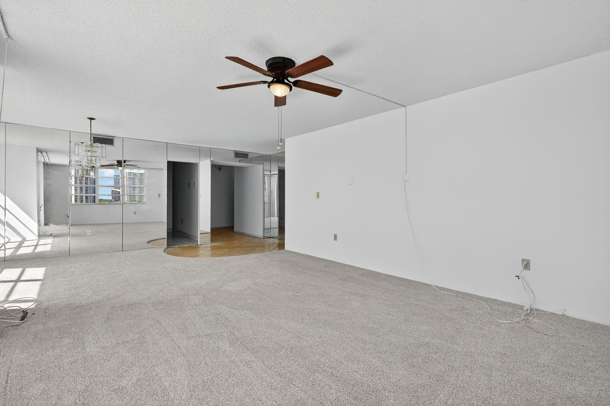 Commodore Plaza - Residential