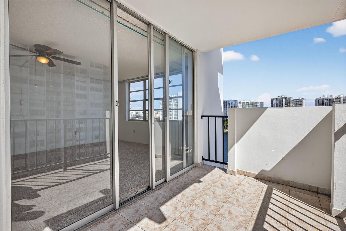 Commodore Plaza - Residential