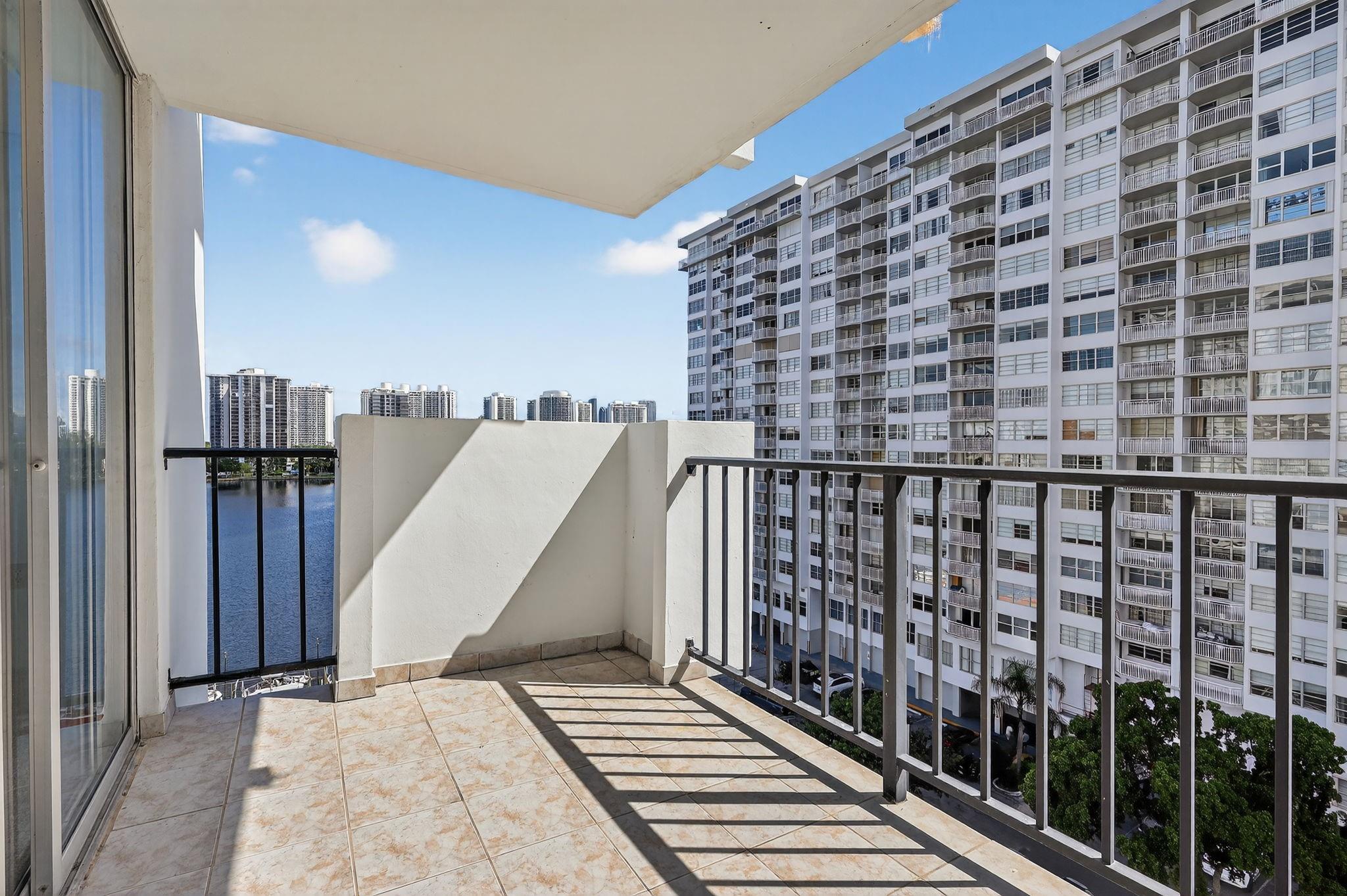 Commodore Plaza - Residential