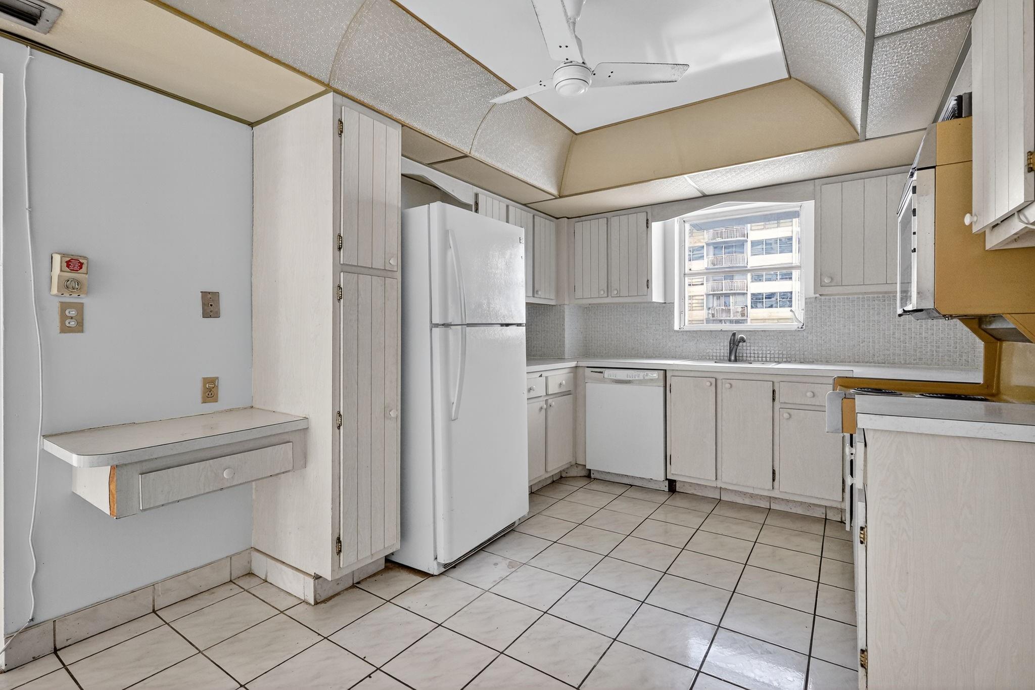 Commodore Plaza - Residential