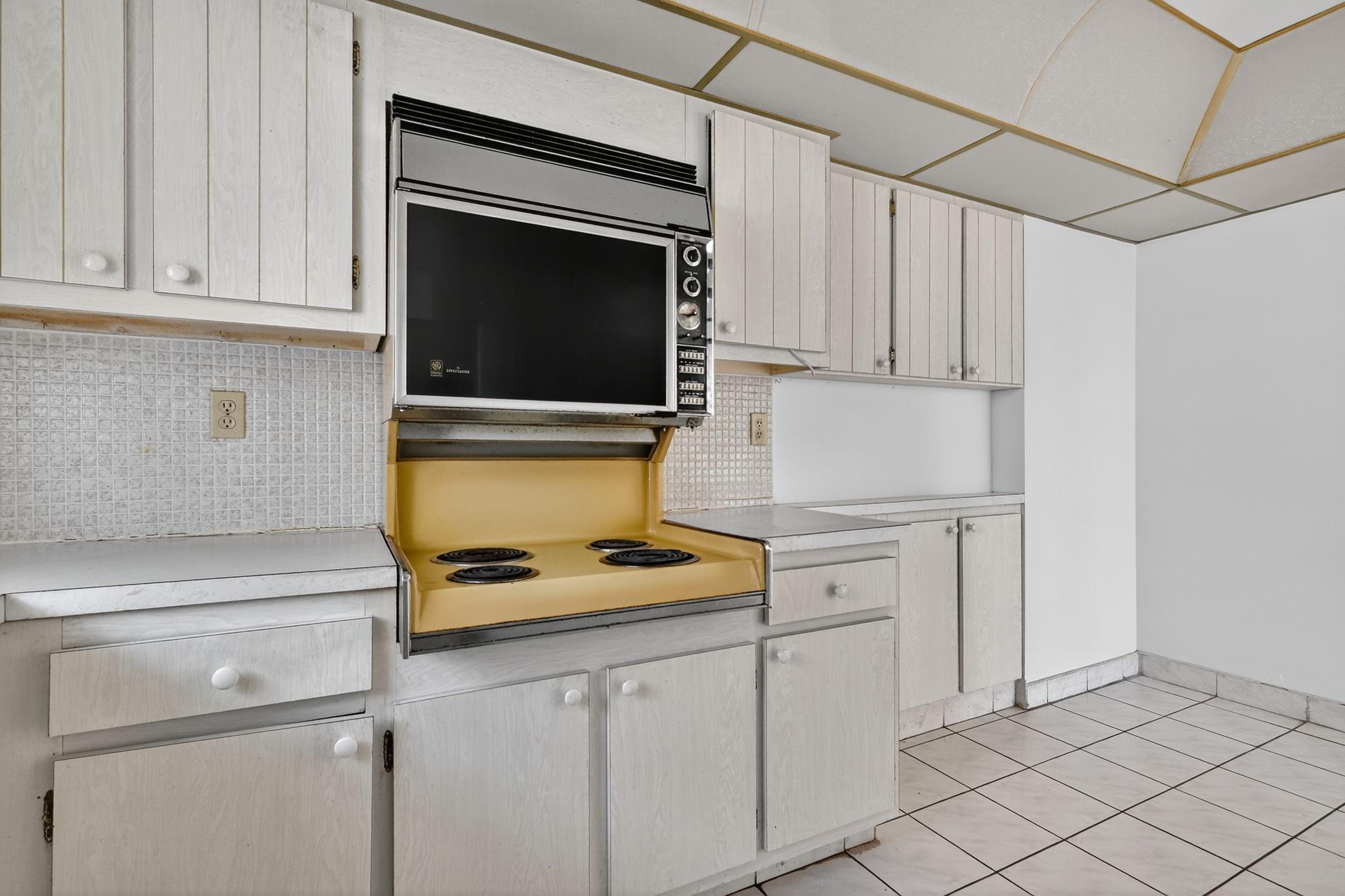 Commodore Plaza - Residential