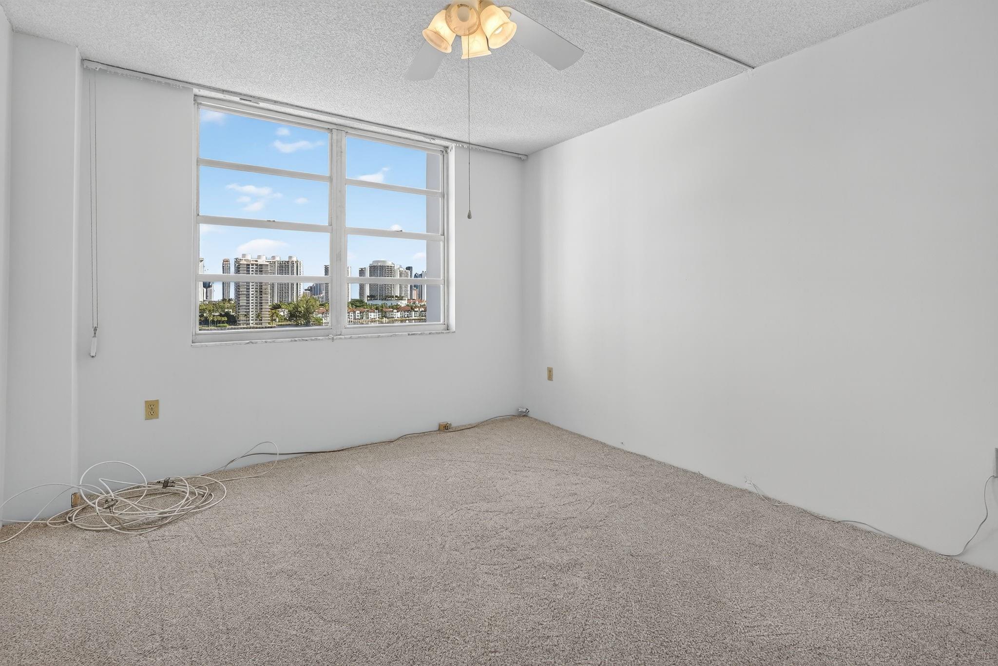 Commodore Plaza - Residential