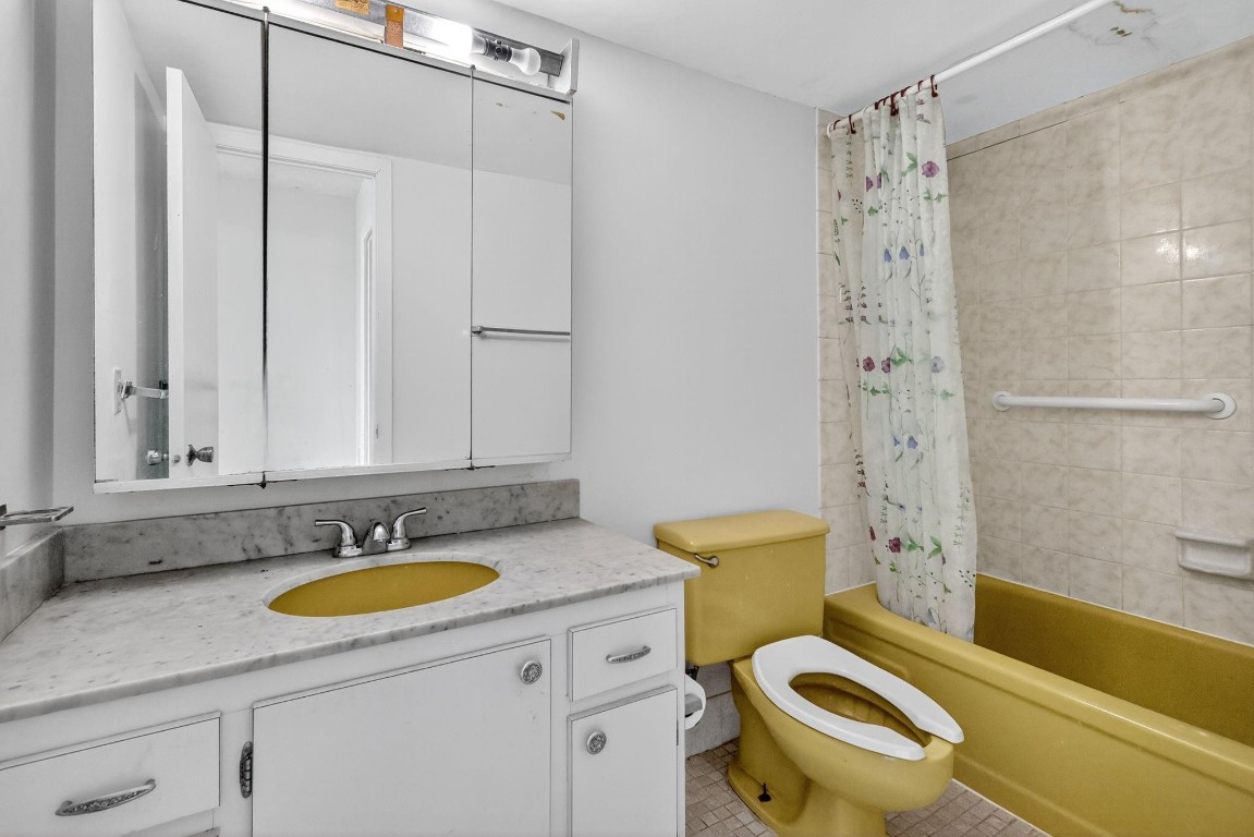 Commodore Plaza - Residential