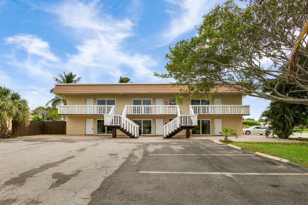 Photo of 593 PALMETTO Drive #1, West Palm Beach, FL 33403 (MLS # B26080512)