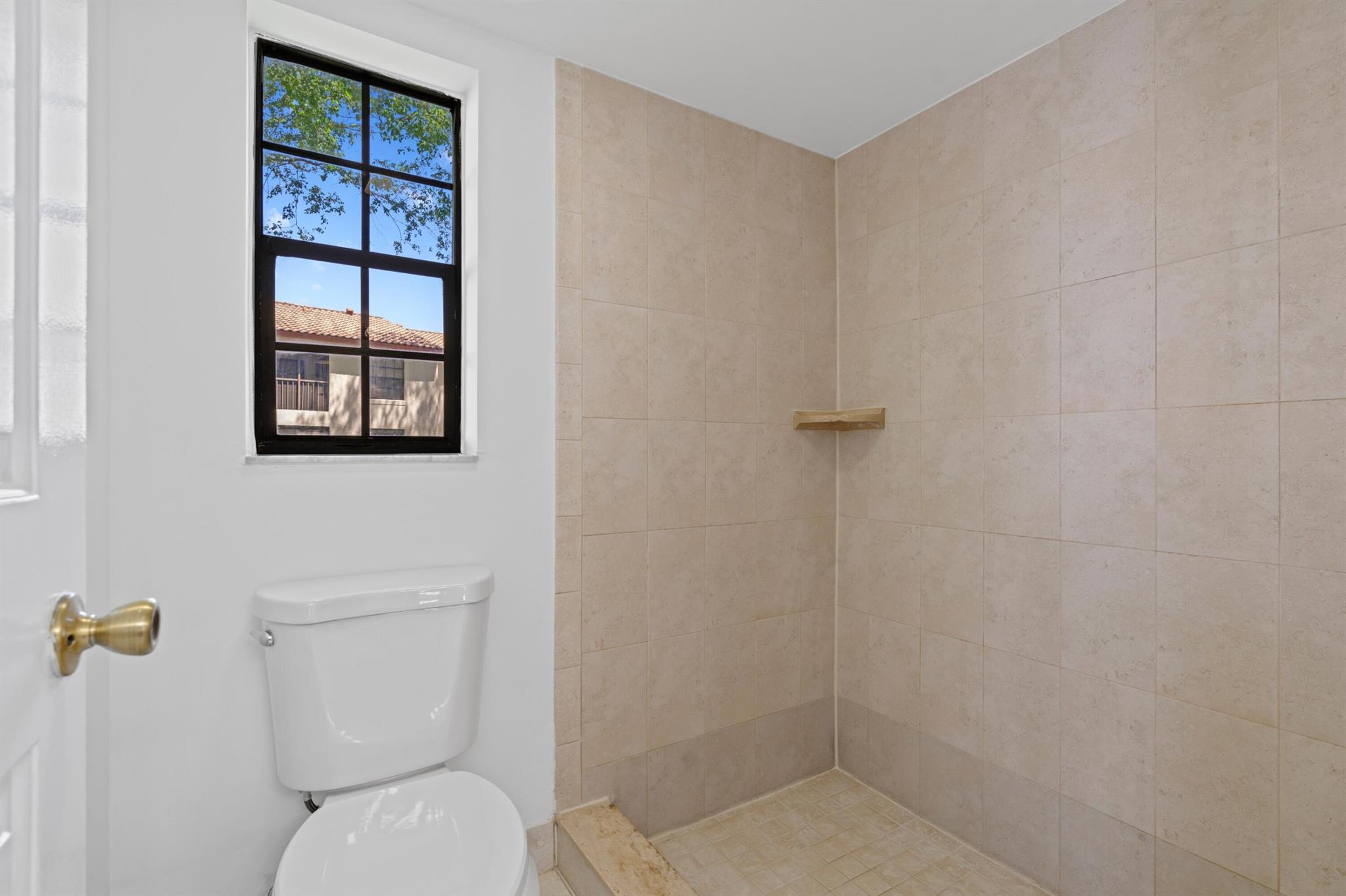 LAKE WINDWOOD CONDO - Residential