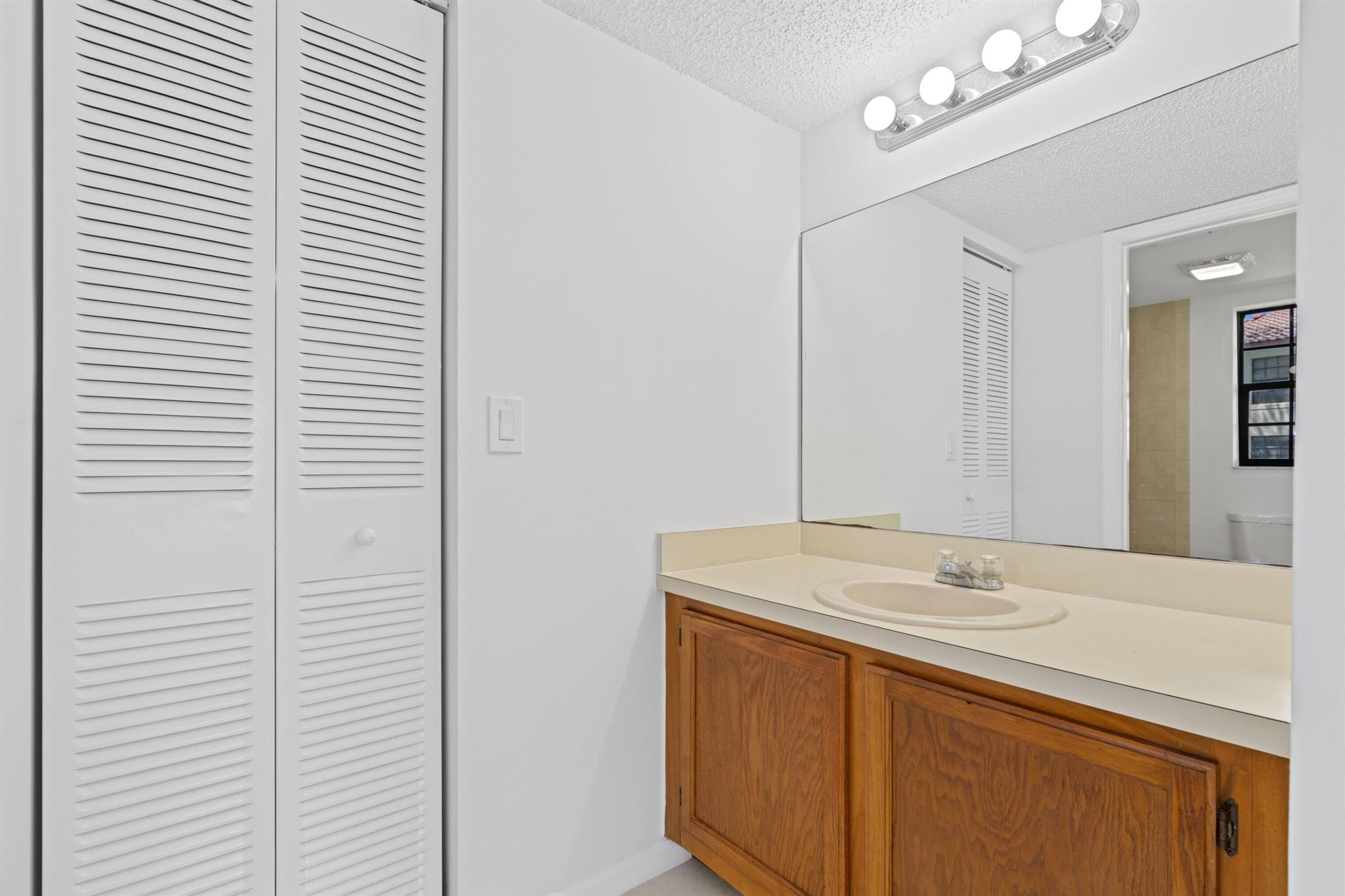 LAKE WINDWOOD CONDO - Residential