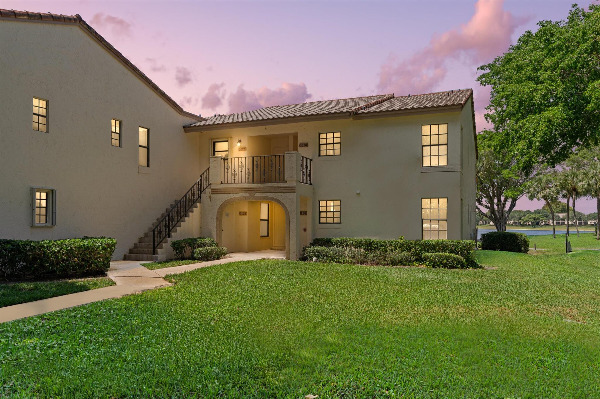 LAKE WINDWOOD CONDO - Residential