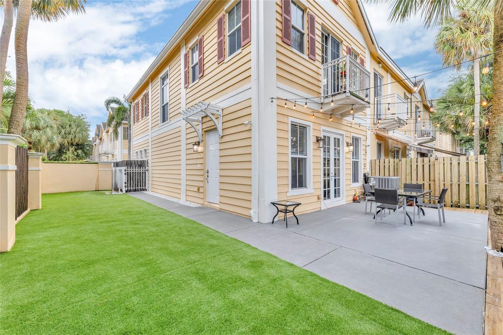 Photo of 505 SW 18th Avenue #7, Fort Lauderdale, FL 33312 (MLS # F10479338)