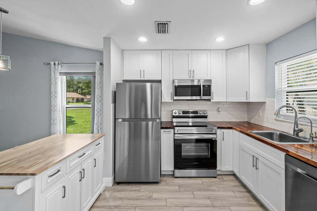 Photo of 28 VIA DE CASAS NORTE #28, Boynton Beach, FL 33426 (MLS # B26061560)