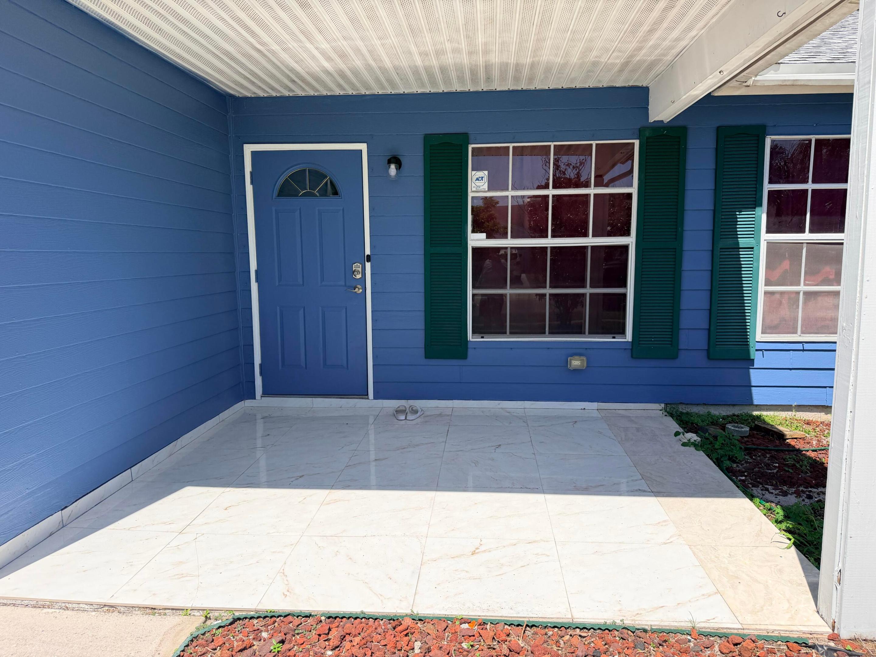 5271 Harwood Lane, Greenacres, FL, 33467/$419,900 4 5271 Harwood Lane