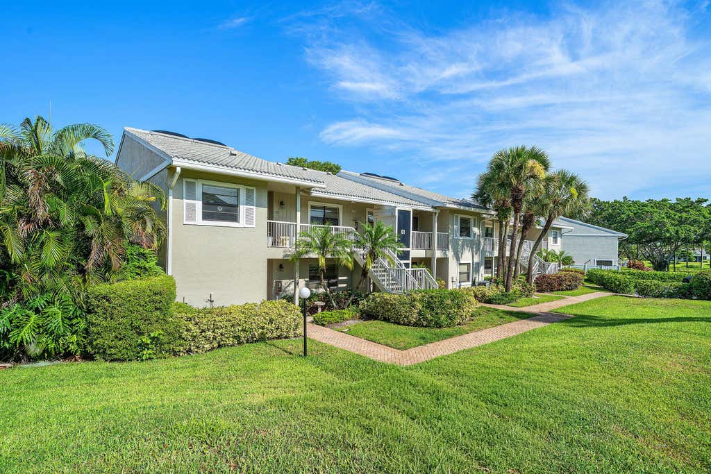 Photo of 61 Eastgate Drive #C, Boynton Beach, FL 33436 (MLS # B26064567)