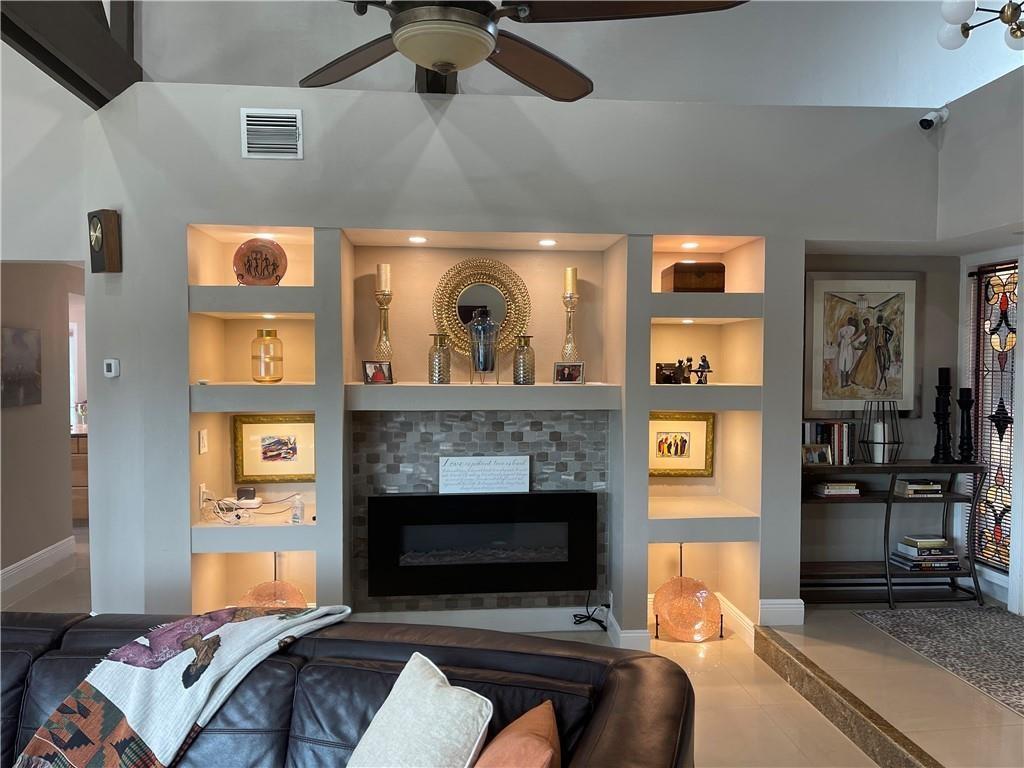 1237 SW 87th Ter