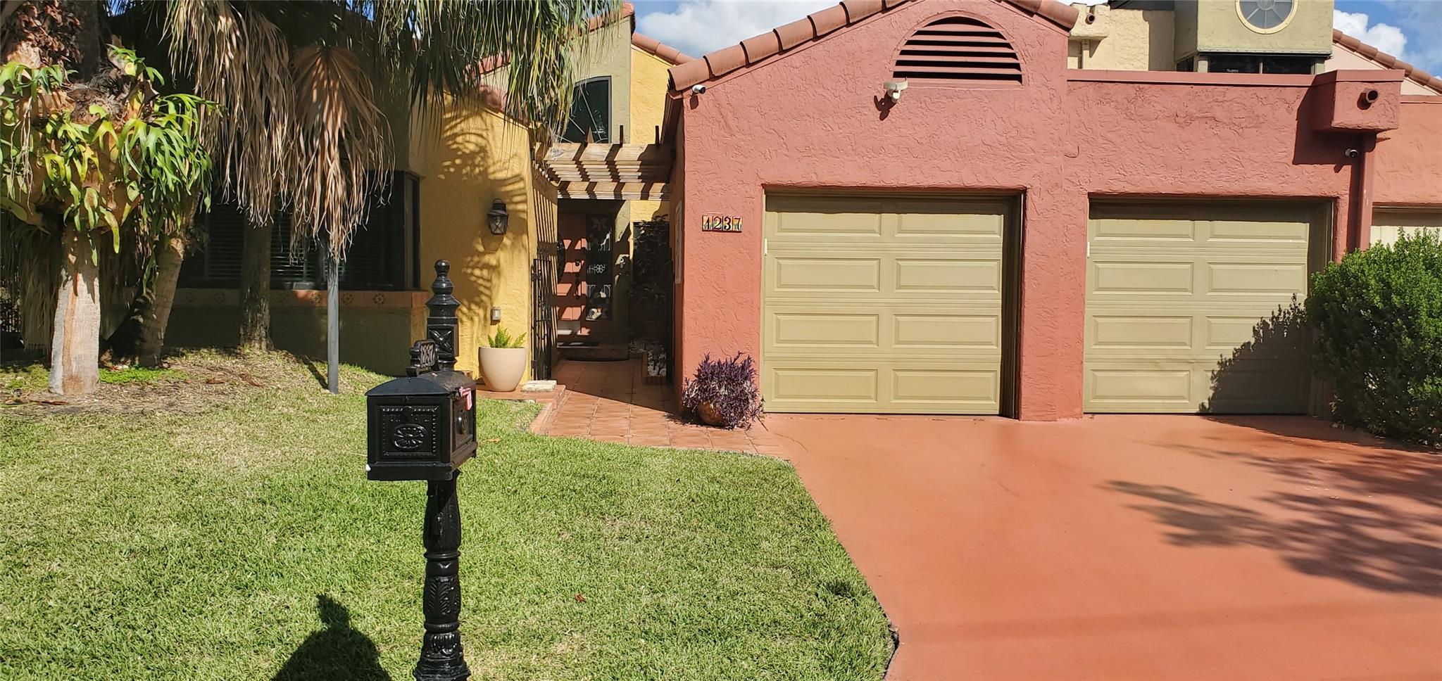 1237 SW 87th Ter