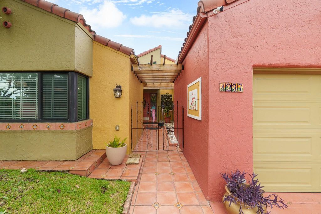 Photo of 1237 SW 87th Terrace, Plantation, FL 33324 (MLS # F10520017)