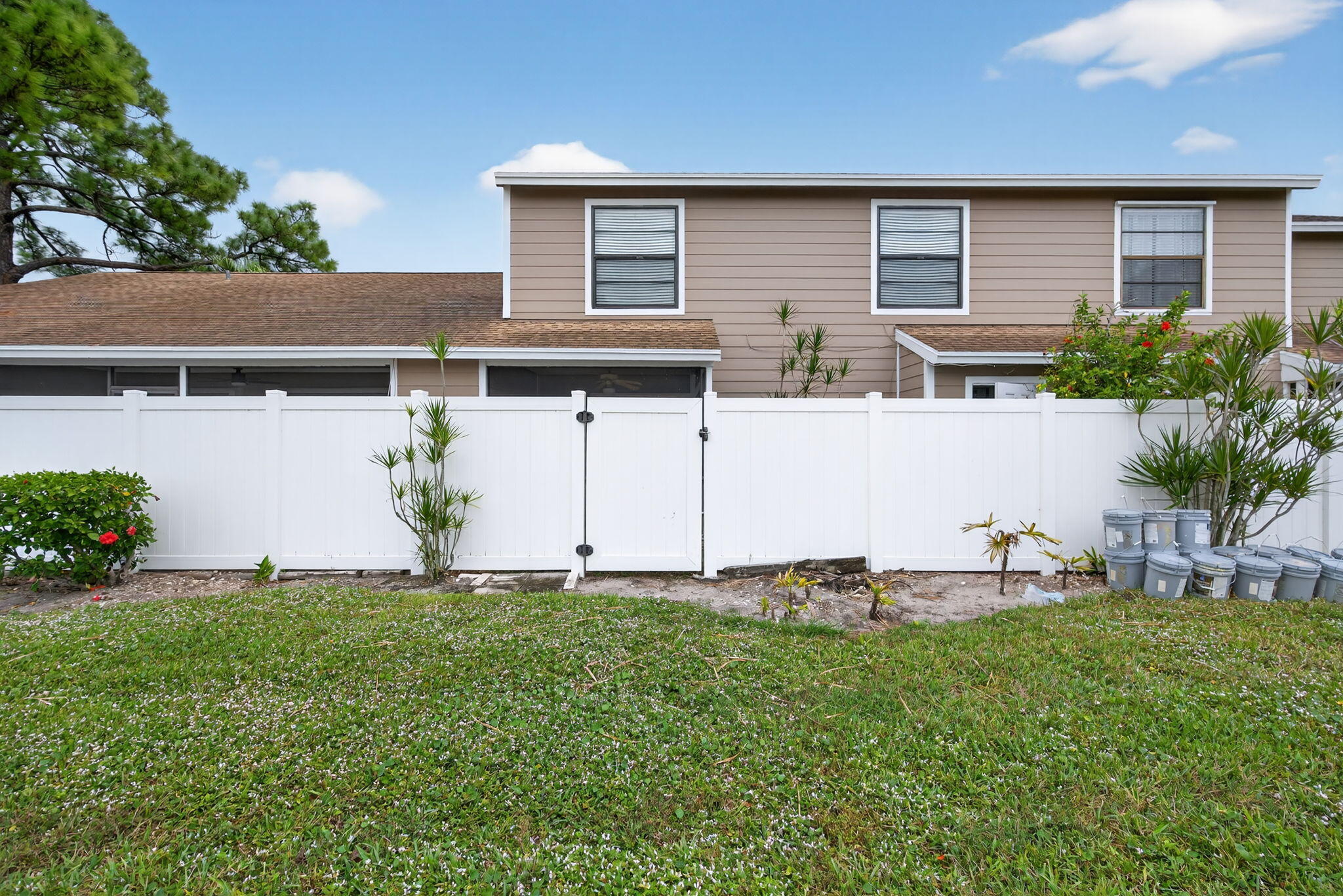 JUPITER VILLAGE TOWNHOMES - Residential