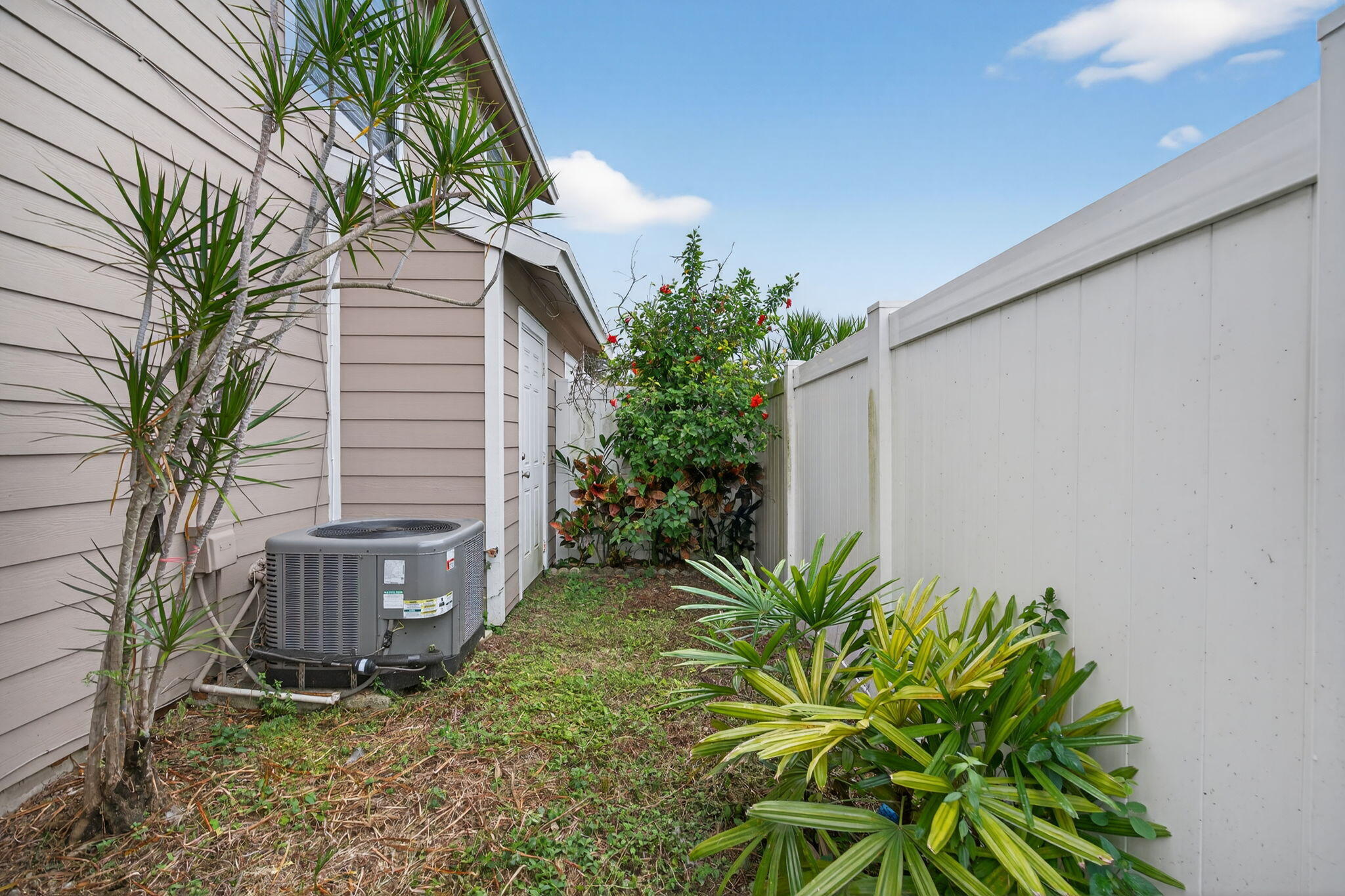 JUPITER VILLAGE TOWNHOMES - Residential