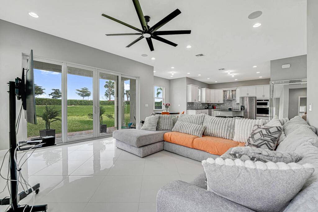 ORCHARDS OF WESTLAKE PHAS - Residential Lease