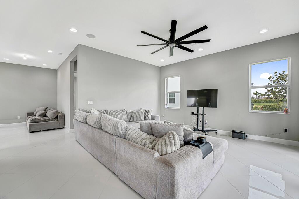 ORCHARDS OF WESTLAKE PHAS - Residential Lease