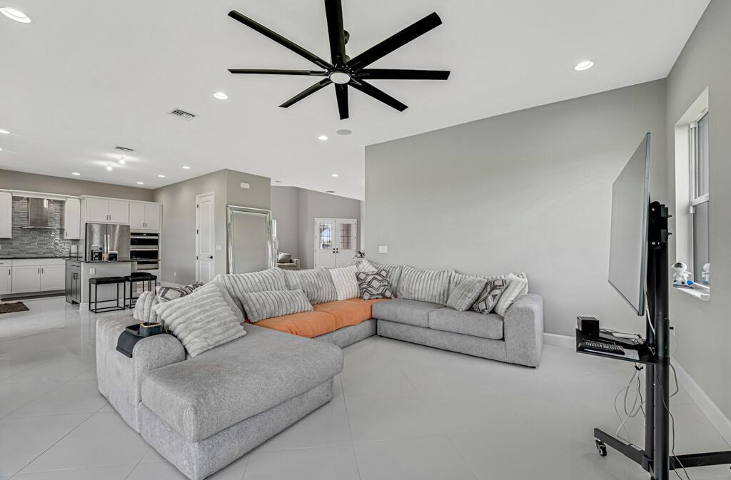 ORCHARDS OF WESTLAKE PHAS - Residential Lease