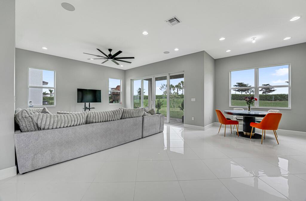 ORCHARDS OF WESTLAKE PHAS - Residential Lease