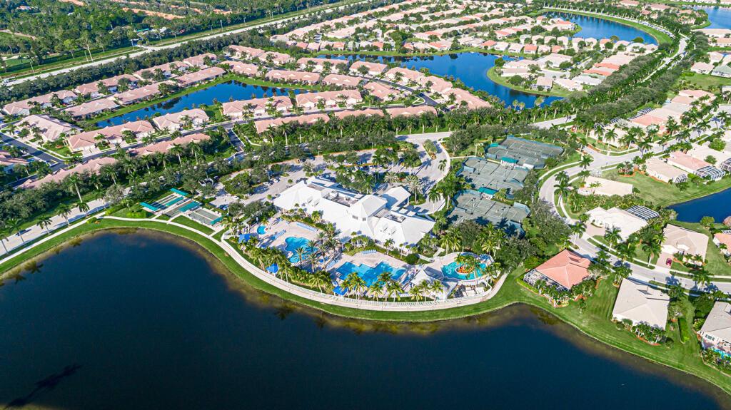 BAYWINDS / WINDJAMMER COV - Residential