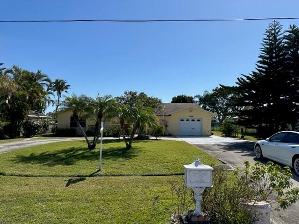 Photo of 2526 SE Grand Drive, Port Saint Lucie, FL 34952 (MLS # F10408035)