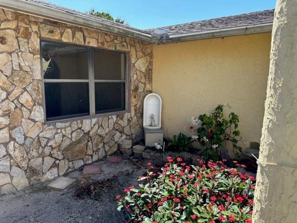 Photo of 2526 SE Grand Drive, Port Saint Lucie, FL 34952 (MLS # F10408035)