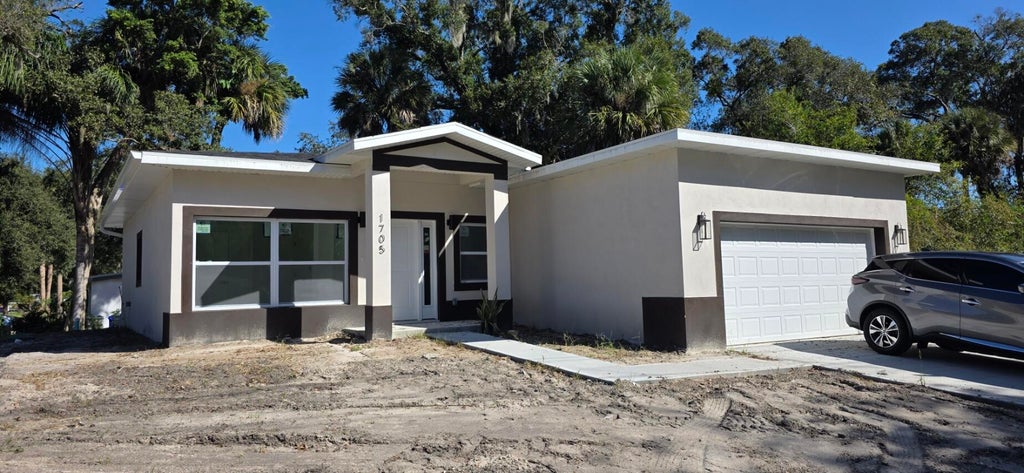 Photo of 1705 45TH Avenue, Vero Beach, FL 32966 (MLS # B26092146)