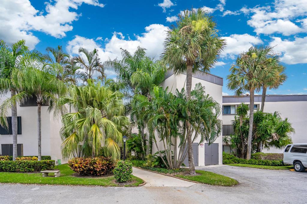 Twelve Oaks is an amazing hidden gem just south of US One and Jack Nicklaus Blvd. You can truly walk to fine dining, to Starbucks, to hair salons and of ocourse a Publix.This is a ground floor waterfront unit which has been completely upgraded, granite, custom flooring etc. Additional storage in hallway. Community has pool, marina, and tennis.Hurry !!!