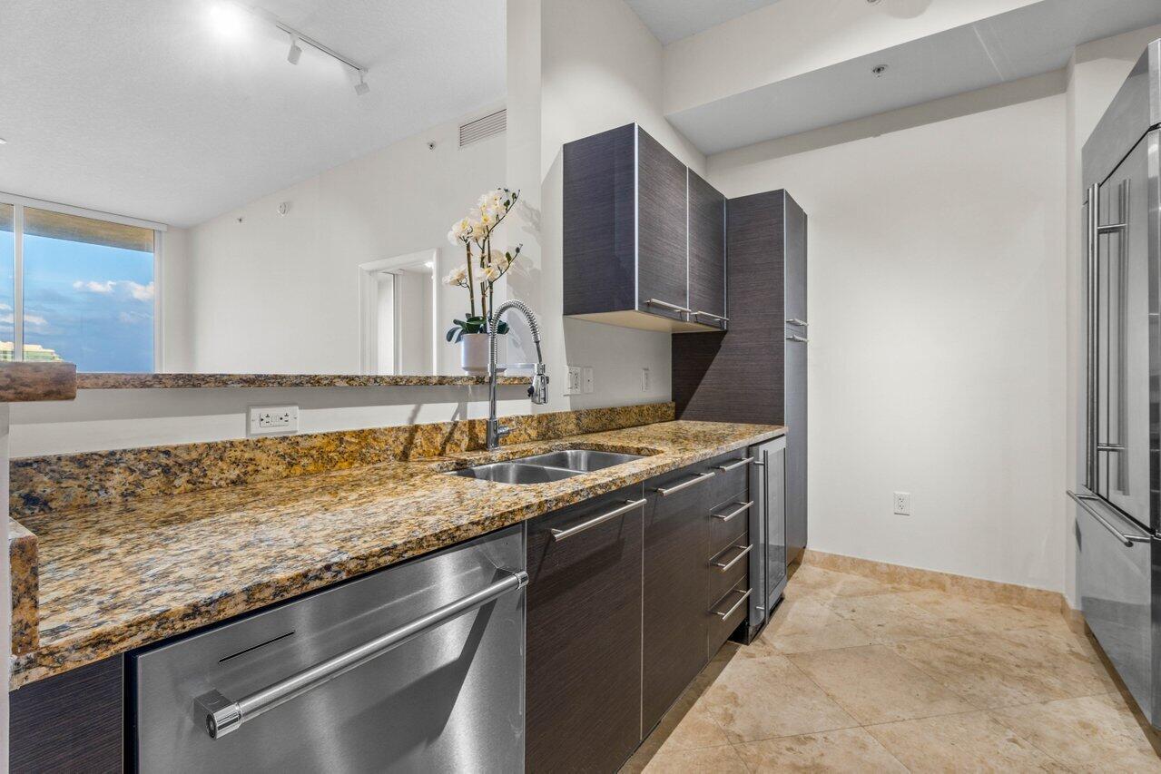 CITYPLACE SOUTH TOWER CONDO - Residential