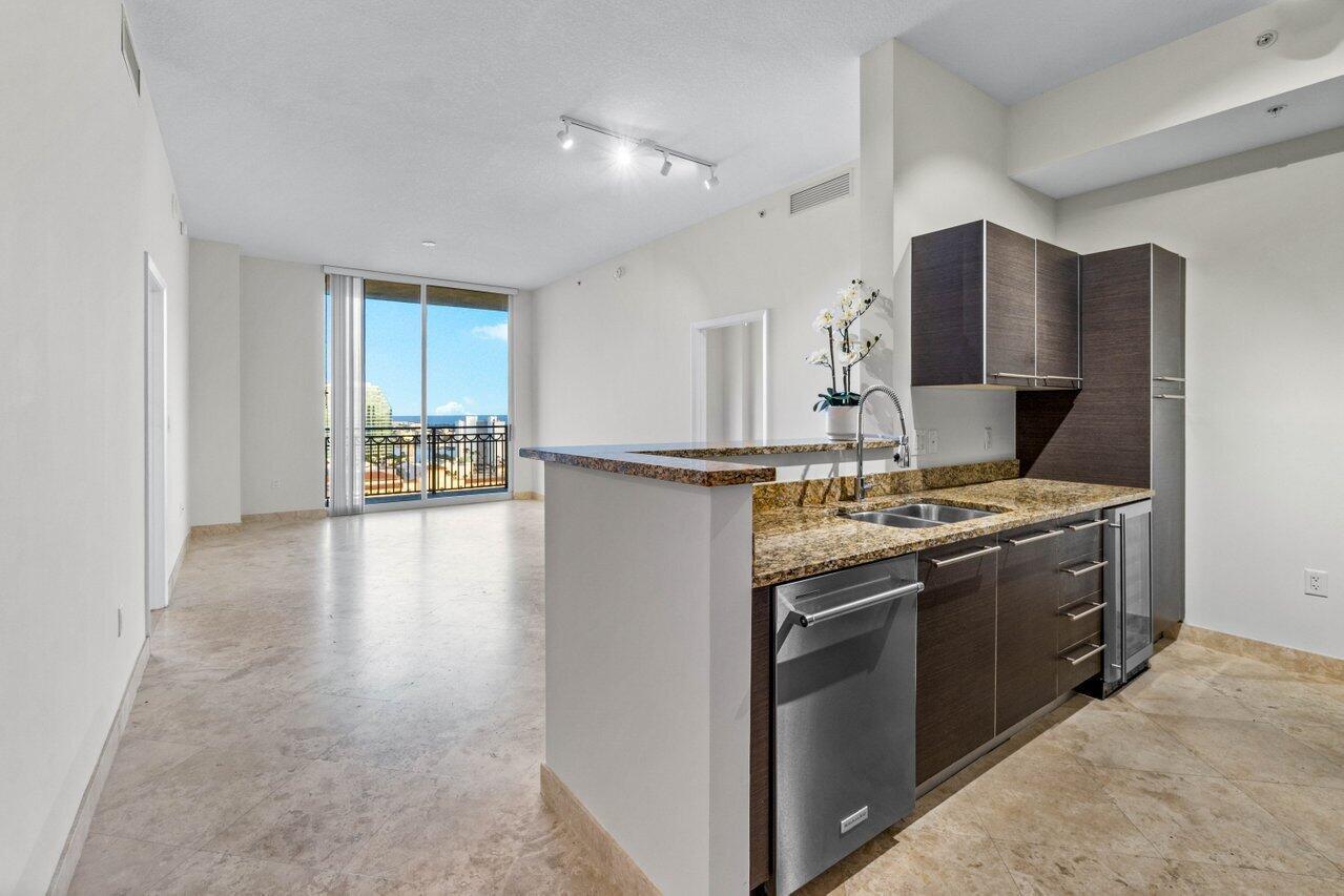 CITYPLACE SOUTH TOWER CONDO - Residential