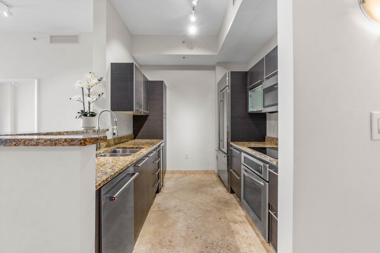 CITYPLACE SOUTH TOWER CONDO - Residential