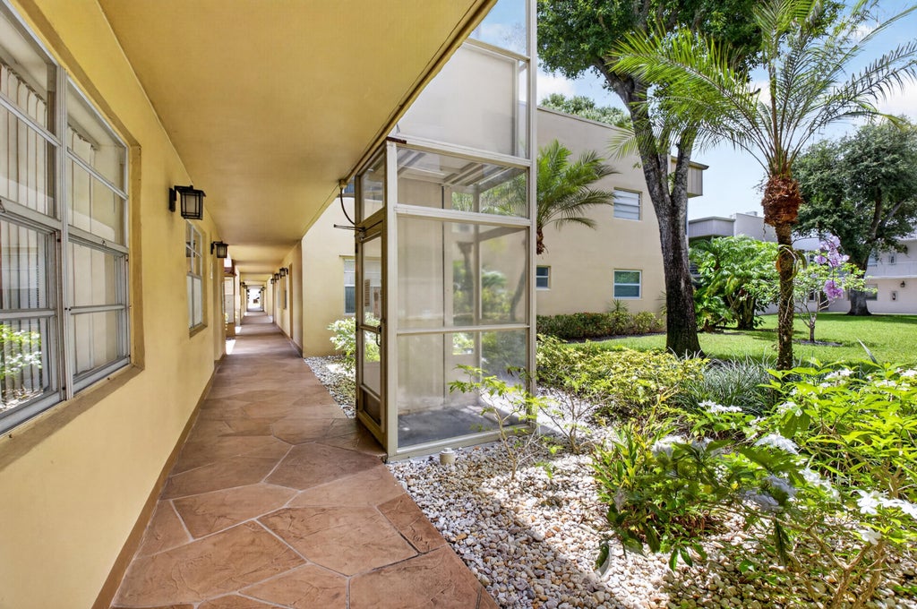Photo of 506 E Capri Road #506, Delray Beach, FL 33484 (MLS # B26039939)