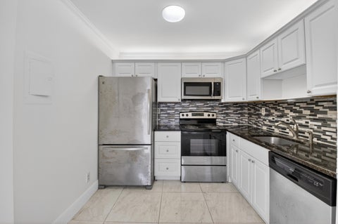 Tiny photo for 506 E Capri Road #506, Delray Beach, FL 33484 (MLS # B26039939)