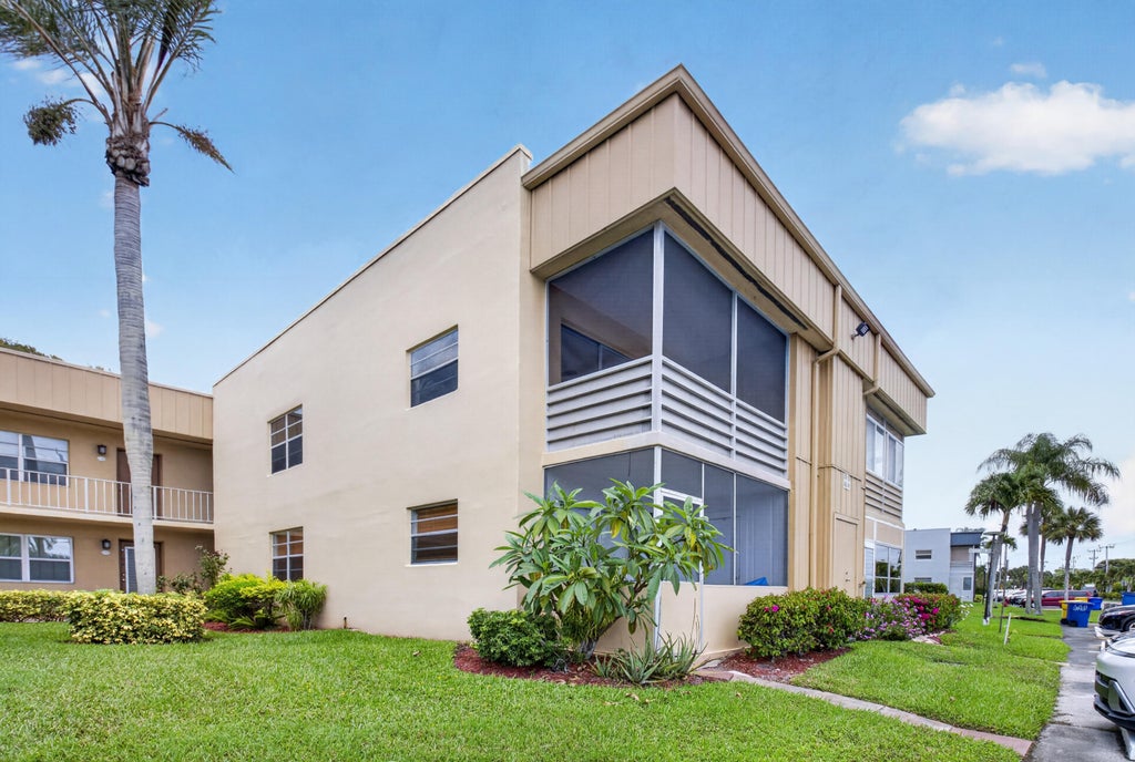 Photo of 506 E Capri Road #506, Delray Beach, FL 33484 (MLS # B26039939)