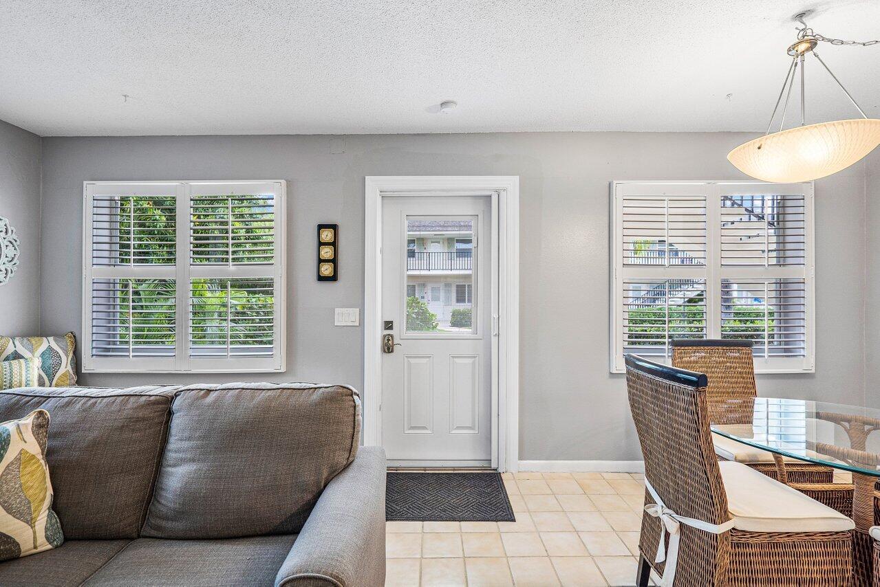 BEACH HOUSE CONDO - Residential