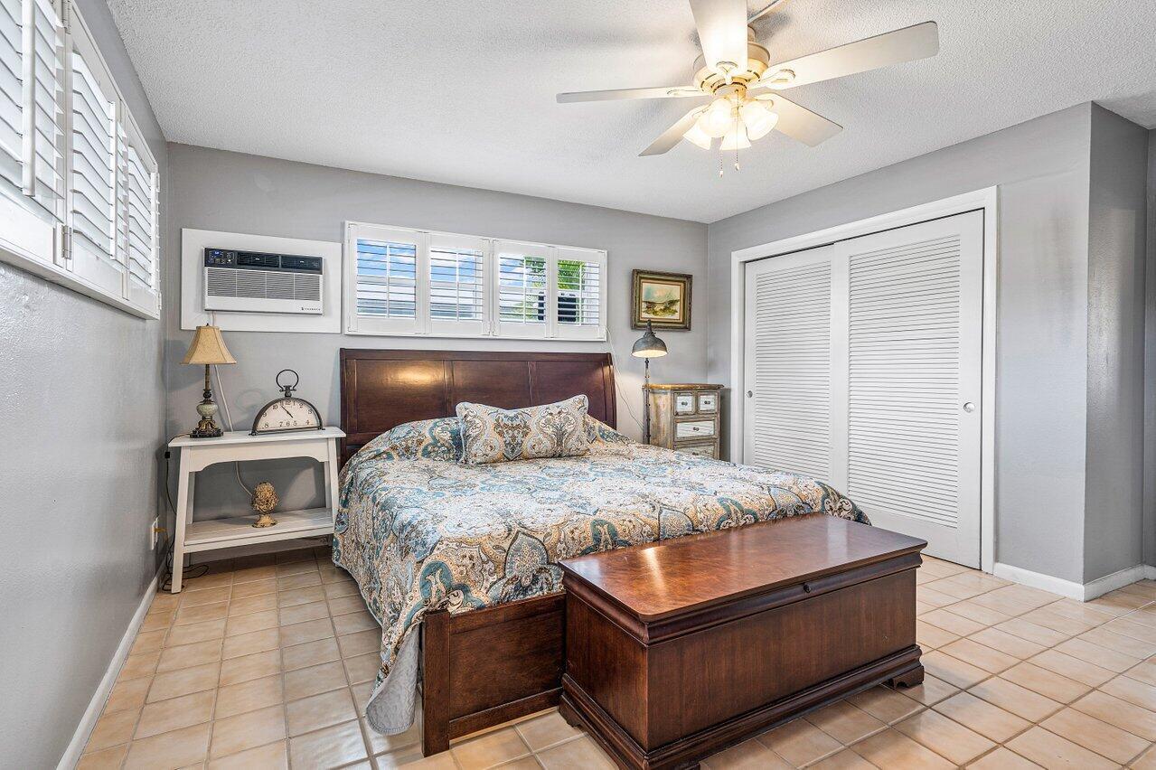 BEACH HOUSE CONDO - Residential