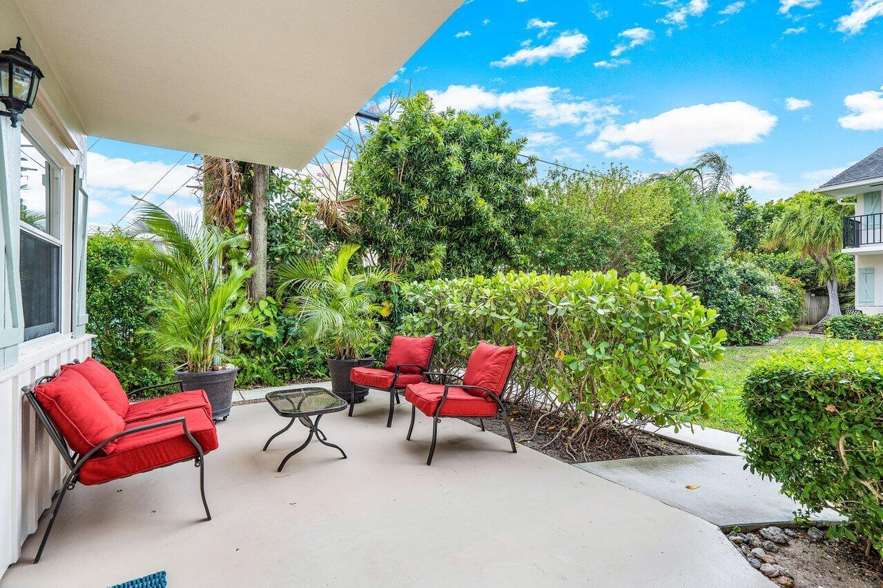 BEACH HOUSE CONDO - Residential