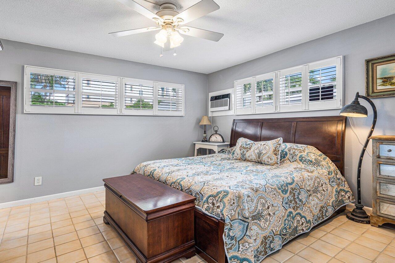 BEACH HOUSE CONDO - Residential