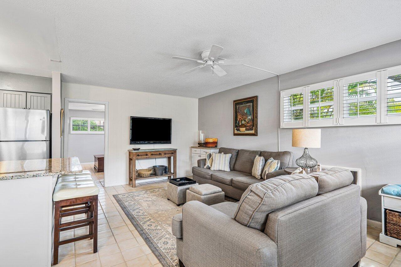 BEACH HOUSE CONDO - Residential